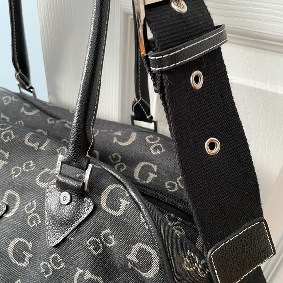 SOLD - Guess travel bag - Picture 3 of 4